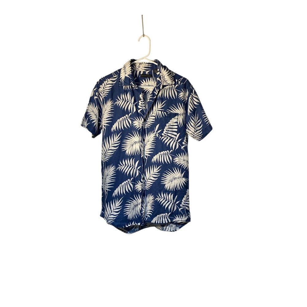 Saks Fifth Ave100% linen men’s blue & white Hawaiian leaf print shirt S